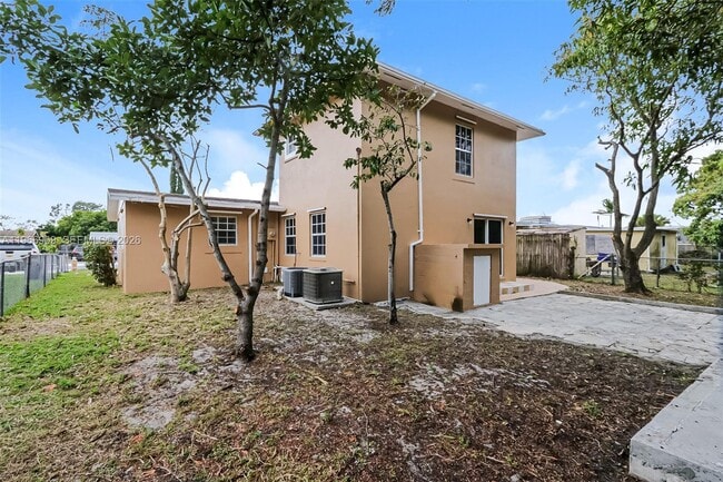 Building Photo - 1443 7th St