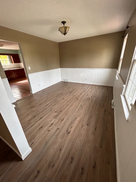 Building Photo - 2700 Carmel Dr