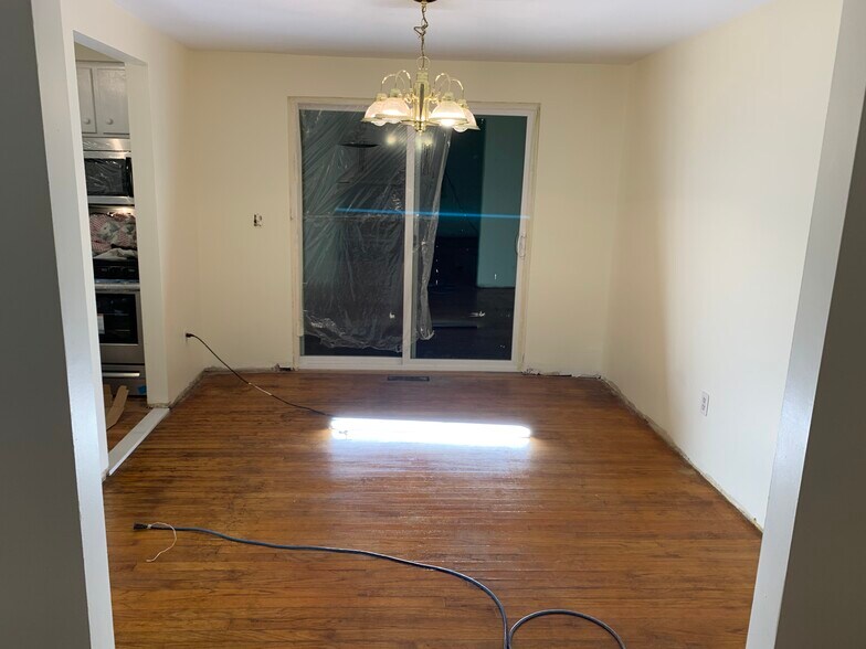 Building Photo - 4268 Sample Ct