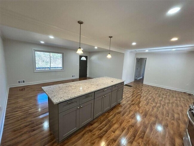 Building Photo - 4642 Elmherst Dr