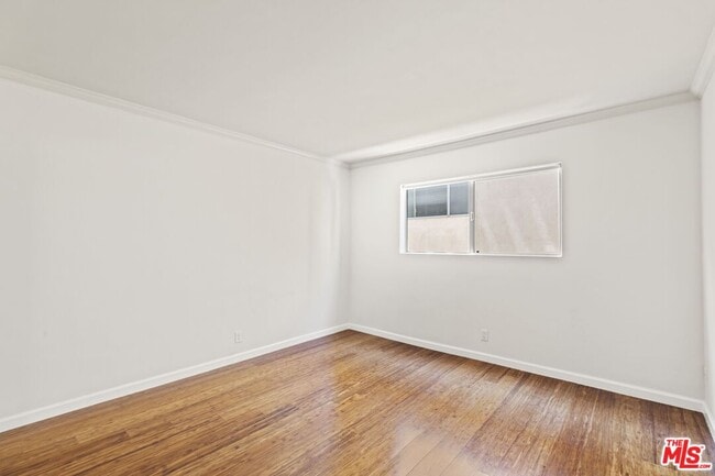 Building Photo - 1033 6th St