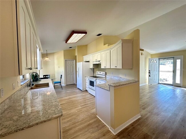 Building Photo - 5261 SE 15th Ave