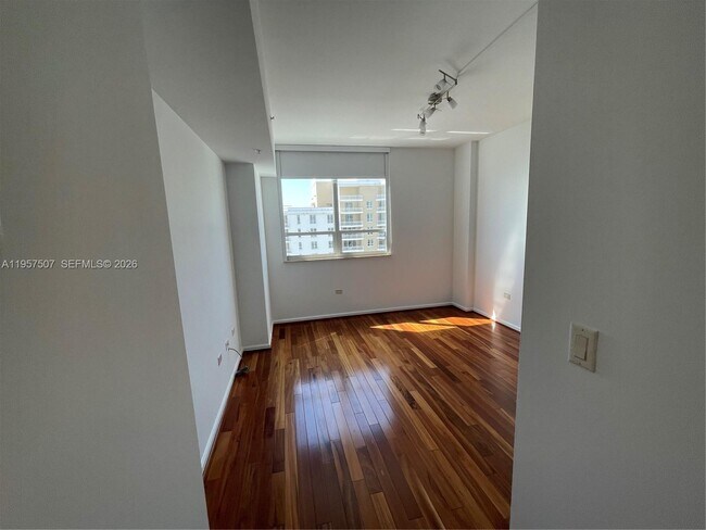 Building Photo - 801 Brickell Key Blvd