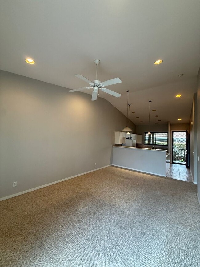 Building Photo - Well-maintained, 2 Bedrm, 2 Bath Unfurnish...