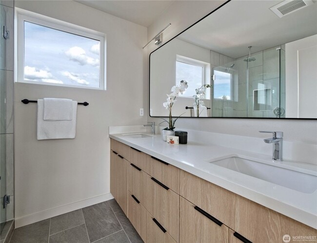 Building Photo - 6918 Flora Ave S