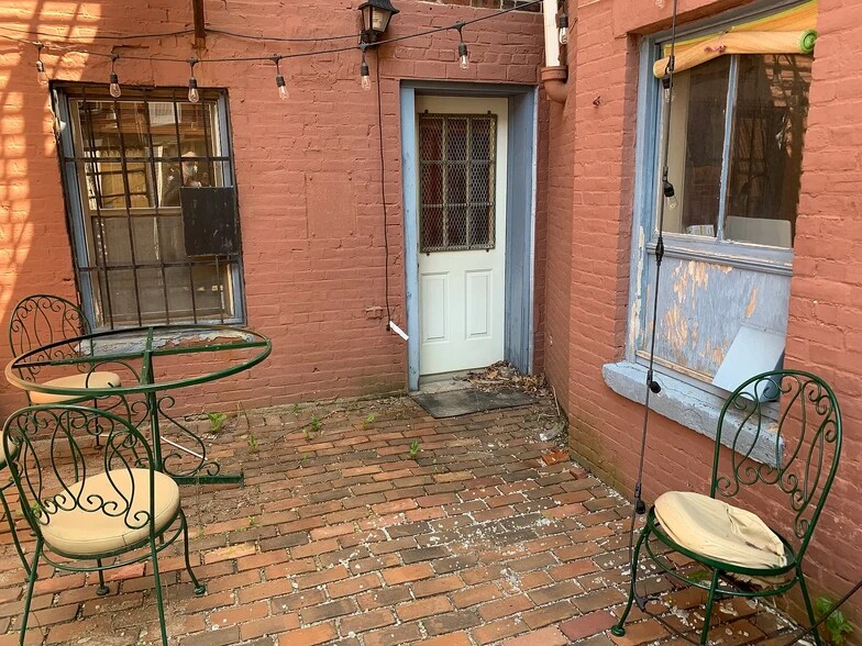 Building Photo - 39 E Springfield St