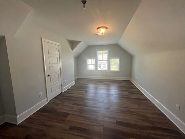 Building Photo - Experience Elegance and Privacy