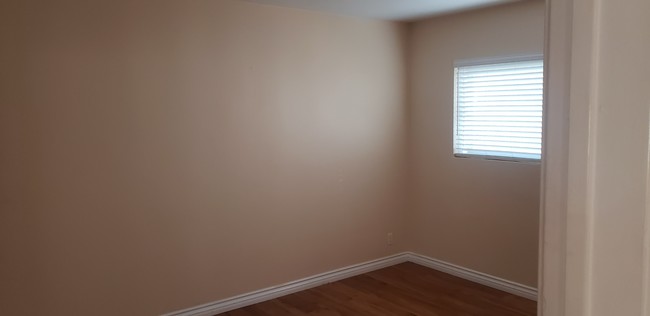 Building Photo - 13833 Oxnard St