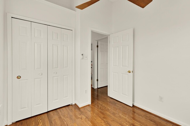 Building Photo - 1249 Quaker Hill Dr
