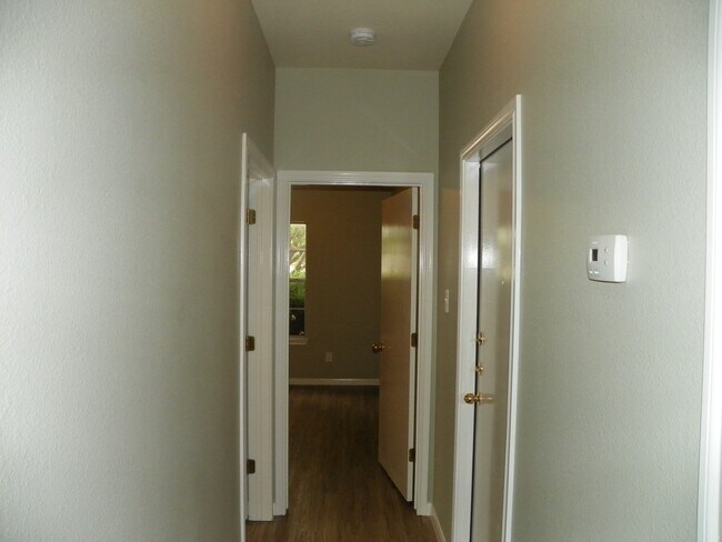 Building Photo - 133.135 Marvin Cove