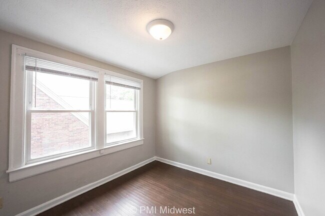 Building Photo - "Charming 3-Bedroom Retreat with Hardwood ...