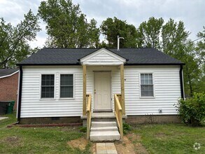 Building Photo - 2 BED, 1 BATH HOME LOCATED IN HIGH POINT