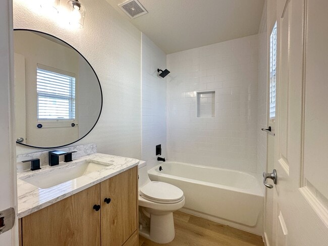 Building Photo - Move-in Incentive! TWO FREE WEEKS OF RENT