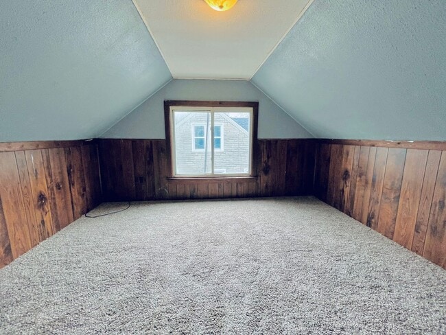 Building Photo - Four Bedroom off Dixie Highway