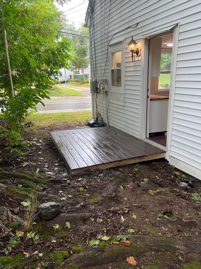 Building Photo - 5 Elm St