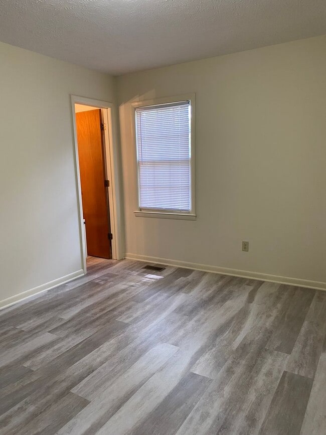 Building Photo - 12400 McKinnon Dr