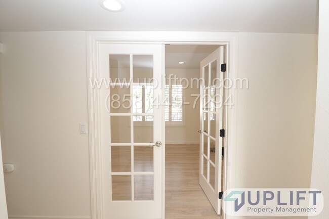 Building Photo - 2 BED 2 BATH CONDO WITH BONUS ROOM IN THE ...