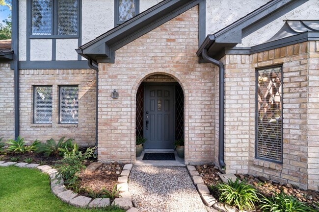 Building Photo - 5402 Summerfield Ln