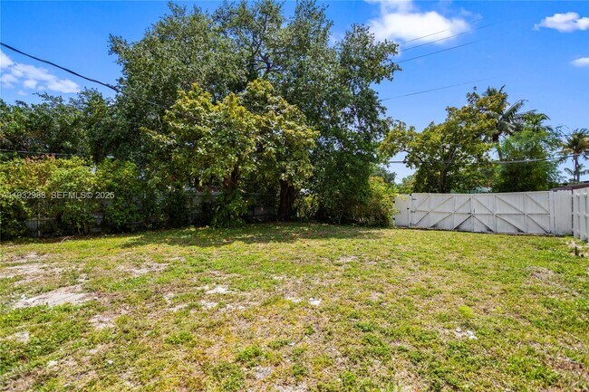 Building Photo - 1640 NE 183rd St