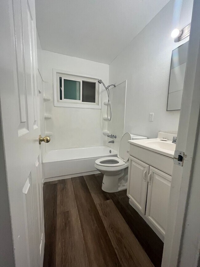 Building Photo - 770