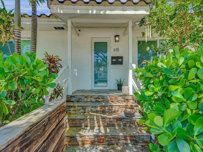 Primary Photo - 615 SW 4th Ave