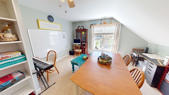 Building Photo - 5 Bedrooms with Golf Course Views in Carol...