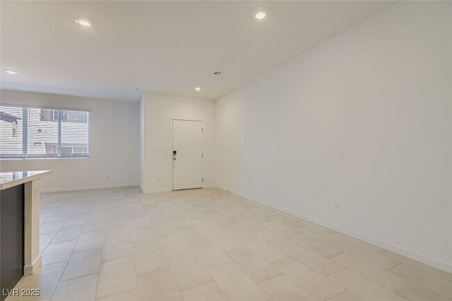 Building Photo - 1554 Maria Xing Ave