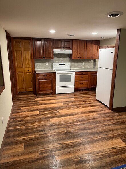 Building Photo - 208 4th St