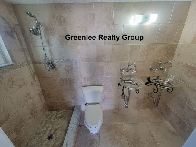 Building Photo - 7741 Treasure Pointe Dr
