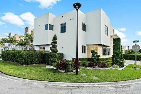 Building Photo - 6767 NW 103rd Pl