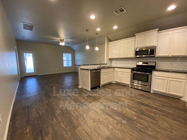 Building Photo - 2225 Mill Creek Way