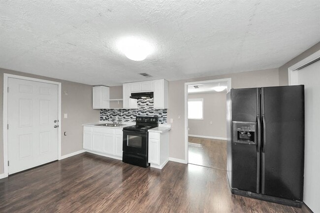 Building Photo - 5747 Turtle Creek Rd