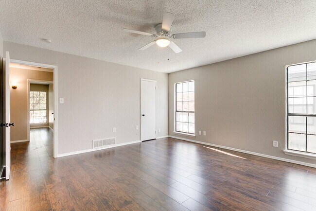 Building Photo - "Charming 3-Bedroom Retreat with 2 Full Baths in Rowlett – 1,894 Sq. Ft. of Comfort on Shipman St.!"