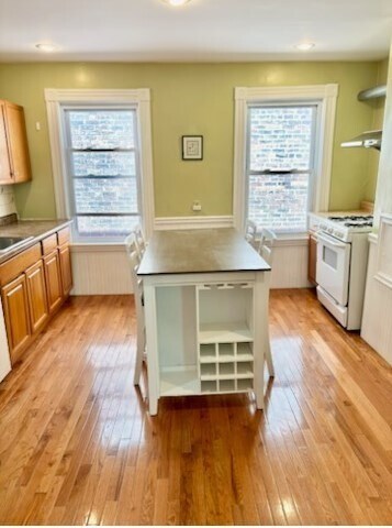 Building Photo - 46 Aspinwall Ave