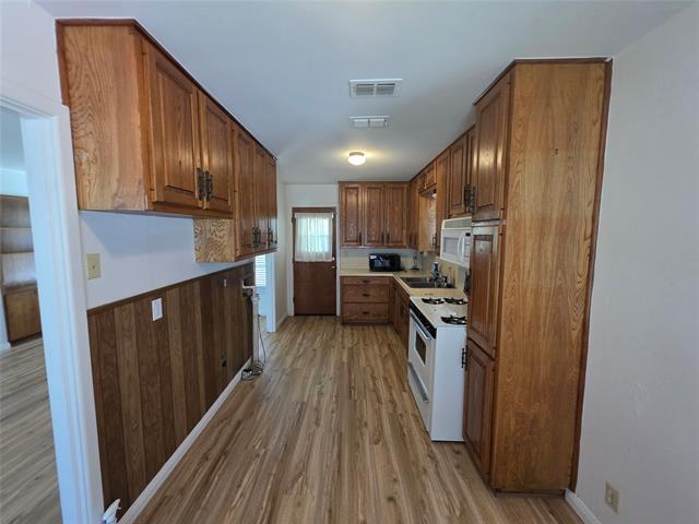 Building Photo - 308 Inez St