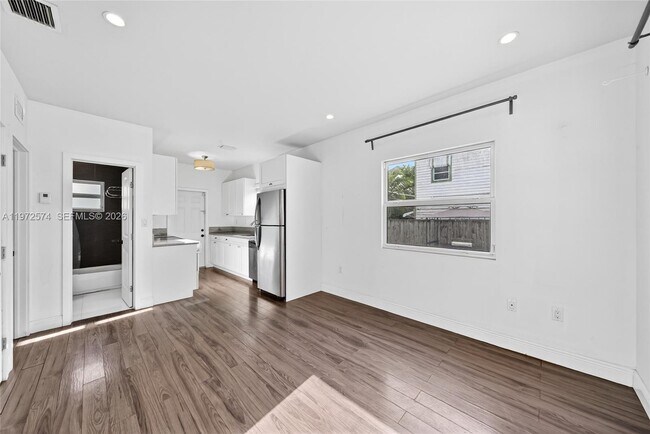 Building Photo - 1460 NW 2nd St