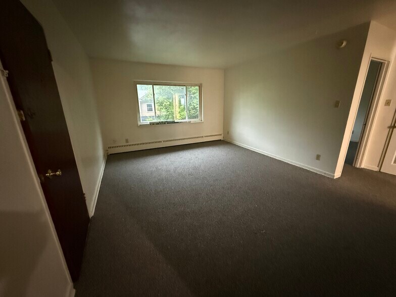 Living Room- new carpet - 532 Imo Dr