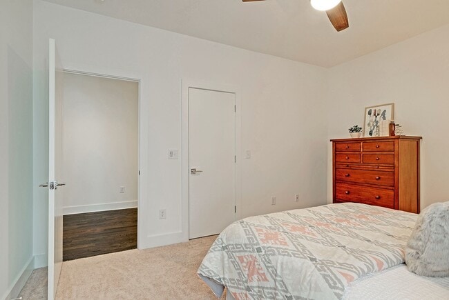 Building Photo - 425a 35th Ave N