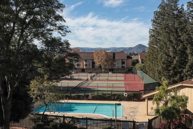 Building Photo - Impeccably remodeled unit-don't miss this ...