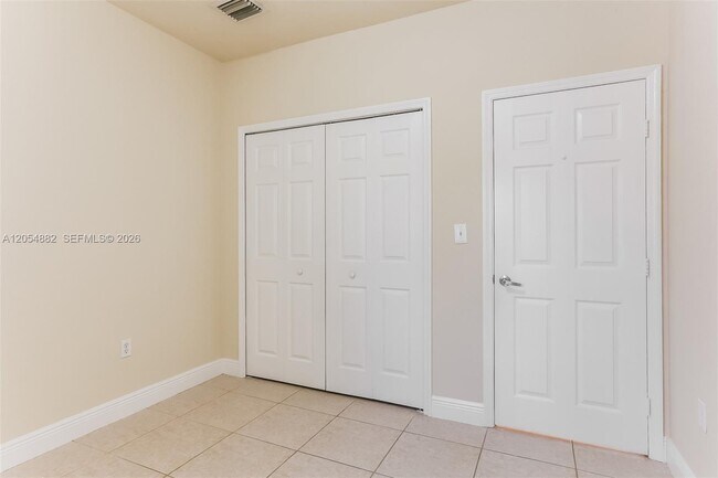 Building Photo - 213 SW 15th Pl