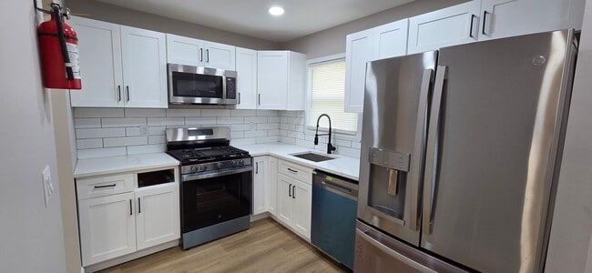 Building Photo - A Spacious 4 bedroom house for Rent !!!