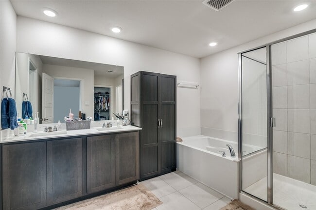 Building Photo - 8366 Slowburn Dr