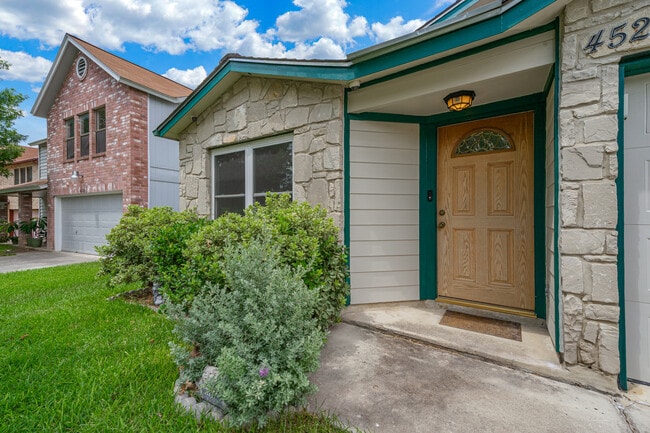 Building Photo - 4527 Stradford Pl