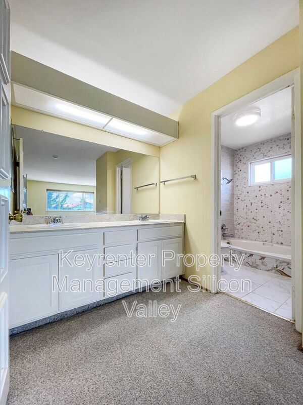 Building Photo - 1293 Knollview Dr