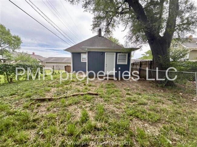 Building Photo - 2 Bedrooms / 1 Bathroom House