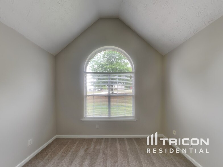 Building Photo - 12513 Lakeside Pkwy