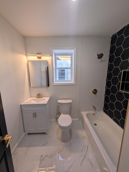 Building Photo - 6017 Vine St