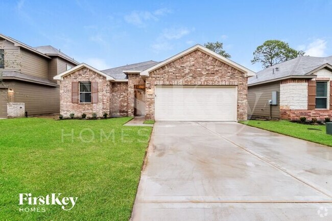 Building Photo - 14755 Country Club Dr