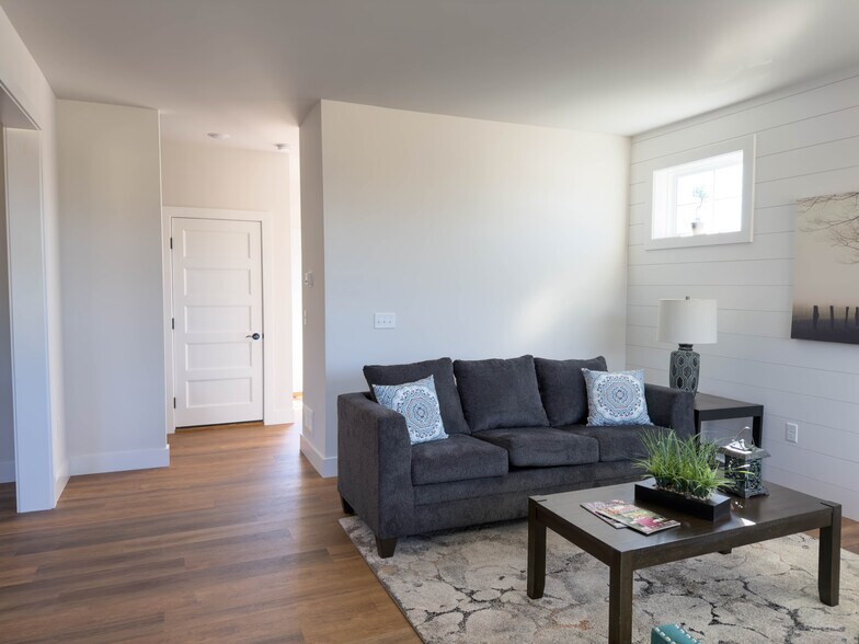 Building Photo - 216 Ringneck Cir