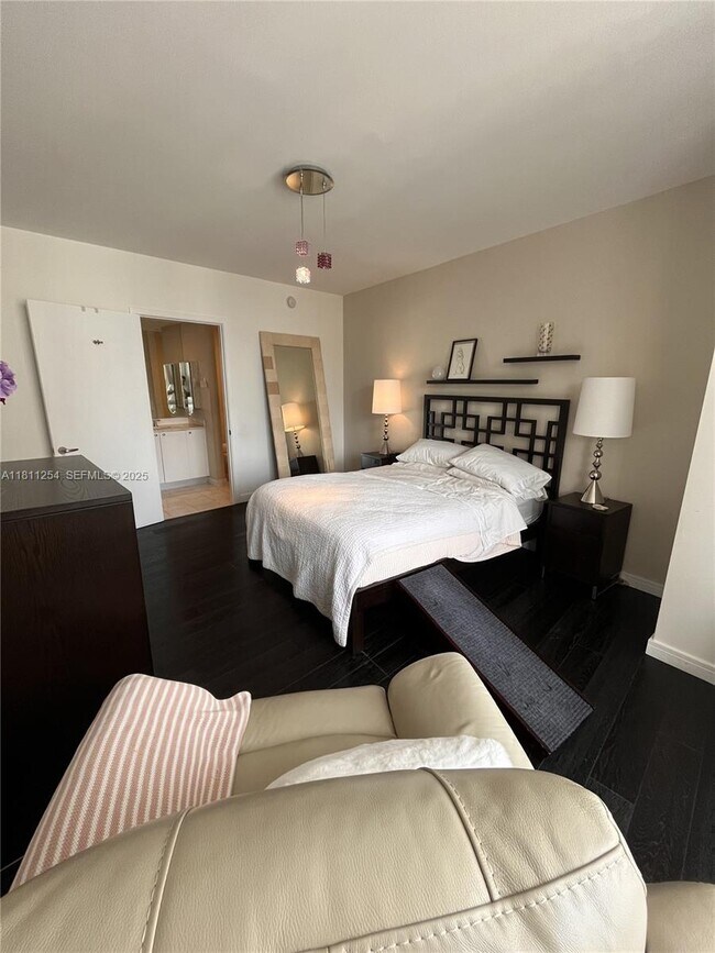 Building Photo - 901 Brickell Key Blvd